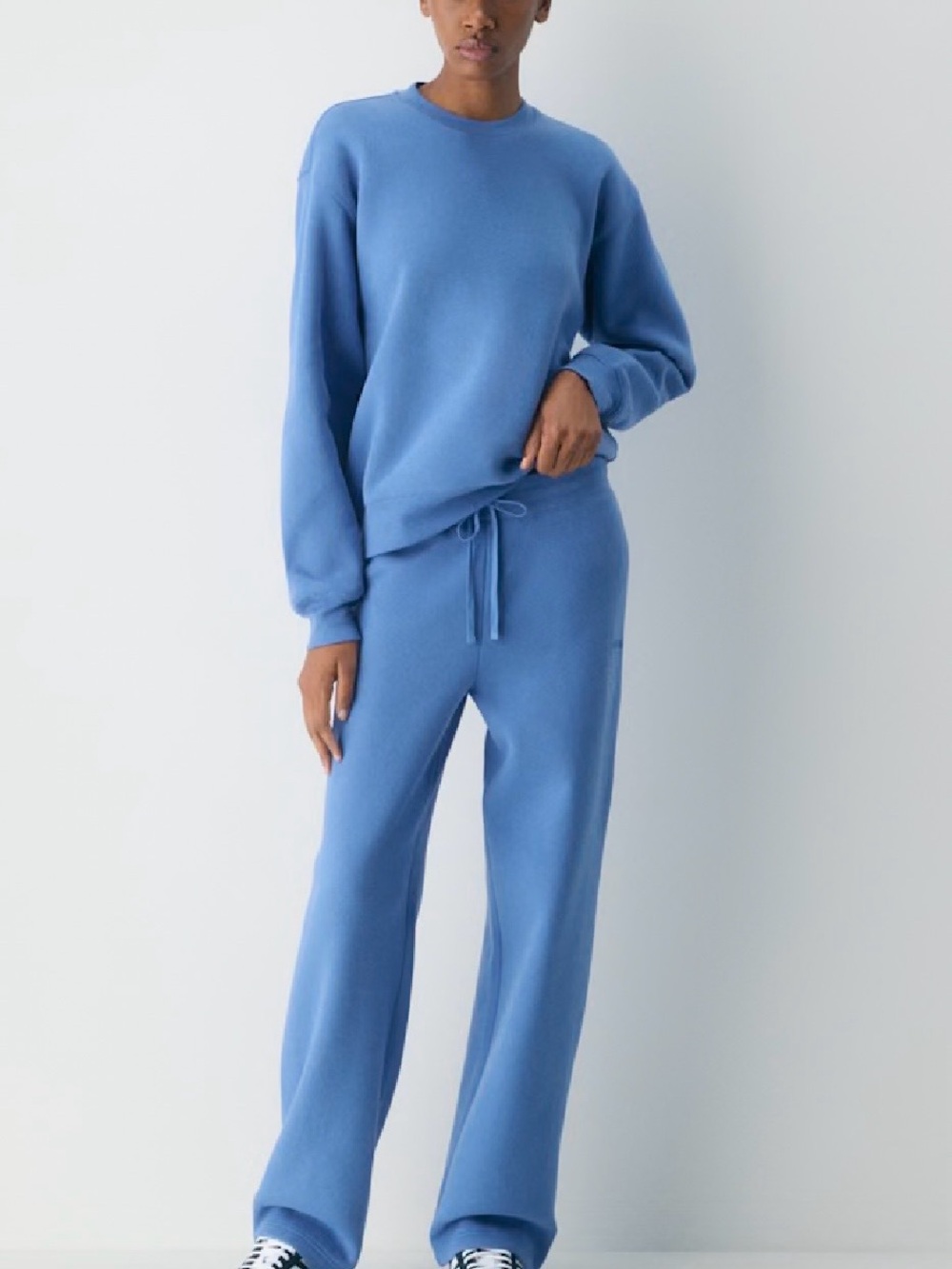 ARITZIA NWT Sweatfleece Perfect Banded
Mid-rise wide leg sweatpants French blue